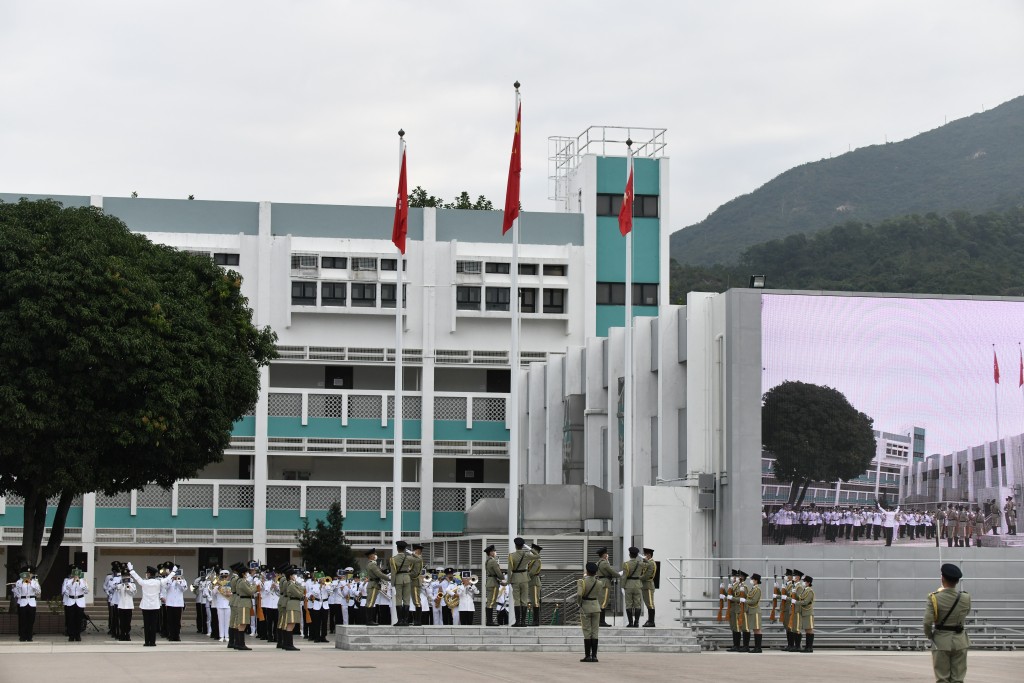 保安局举行「宪法四十周年」升旗仪式。黄颂伟摄