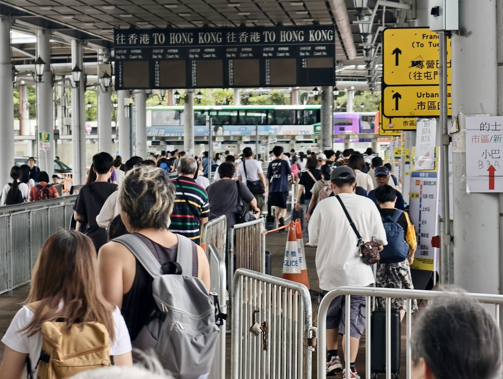 深圳灣口岸錄得近19萬出入境人次。資料圖片 深圳灣口岸錄得近19萬出入境人次。資料圖片