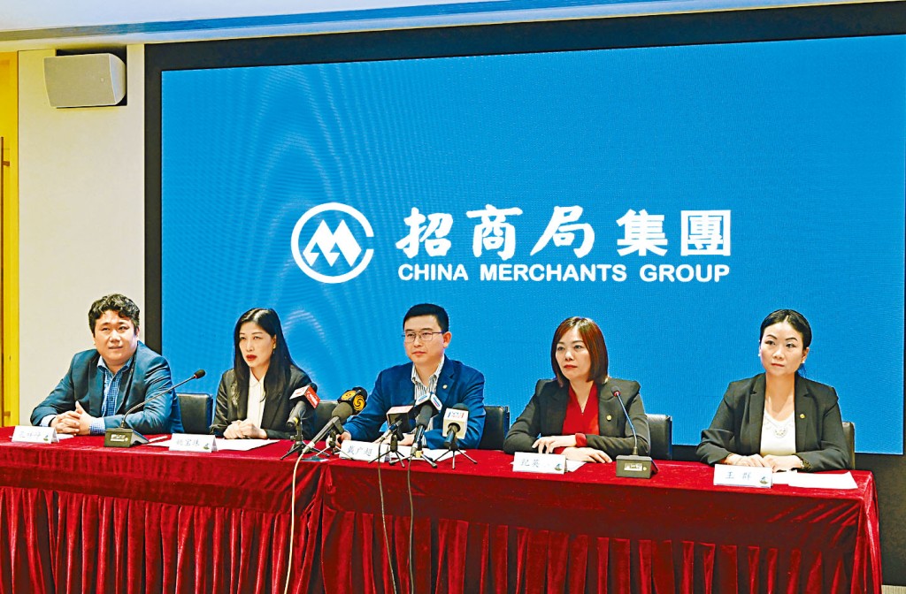 招商局向媒體講解疫情期間集團作出的貢獻。