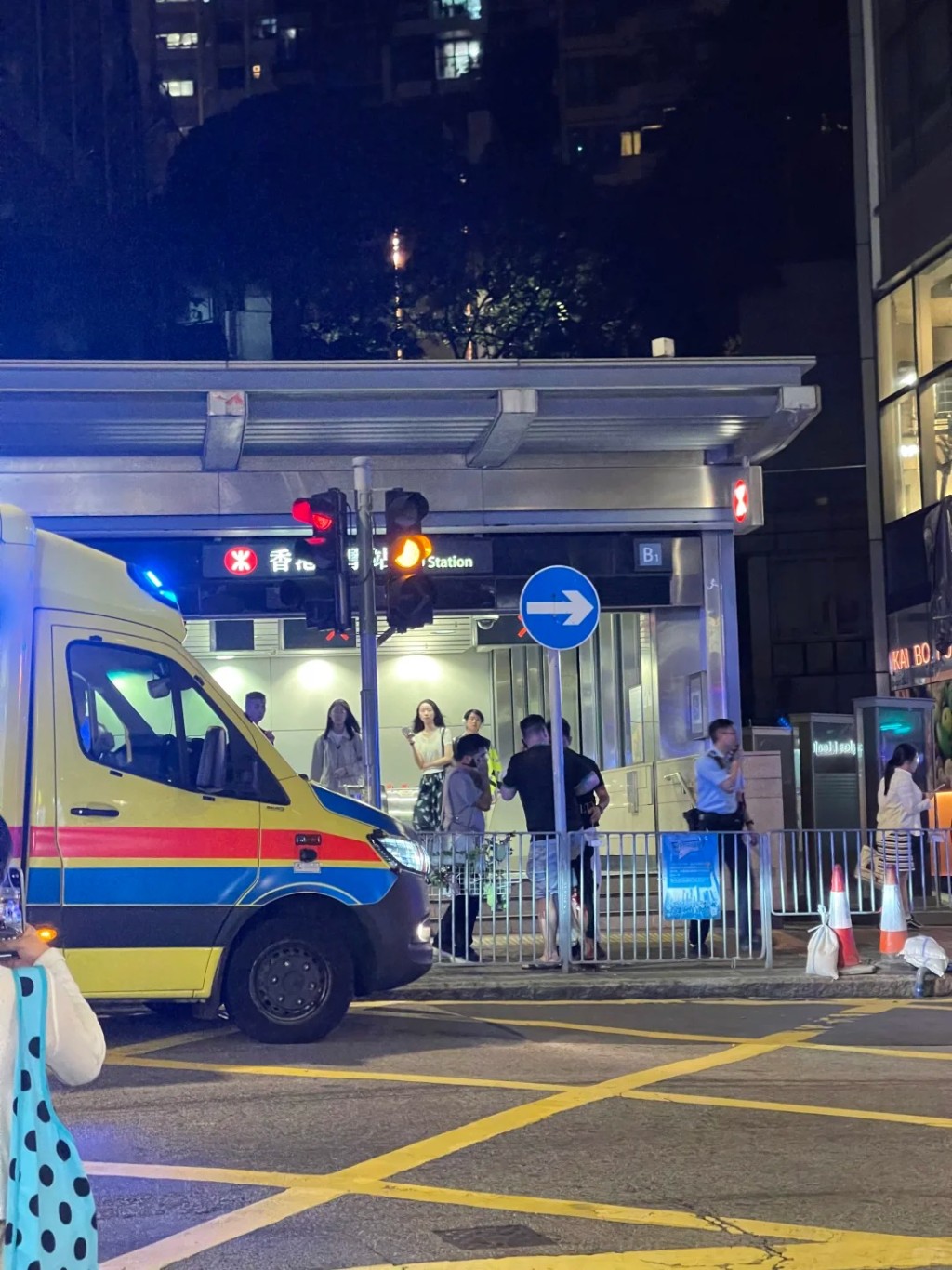 一名男子右腳受傷,血流如注。網上圖片 一名男子右腳受傷,血流如注。網上圖片