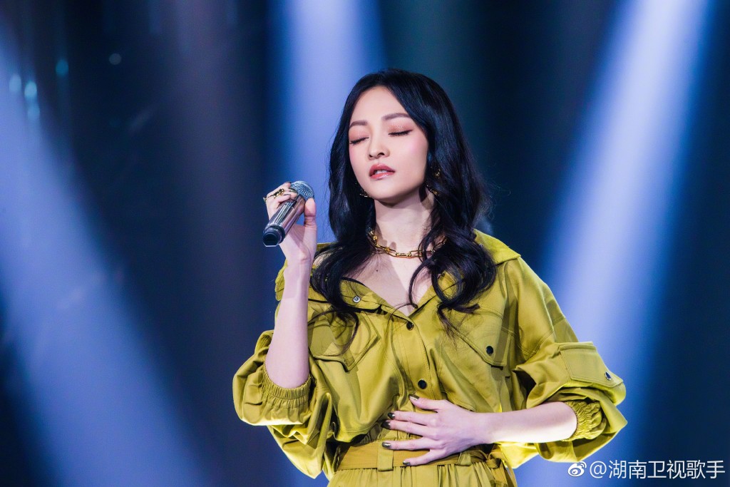 張韶涵曾參加《歌手2018》，並擔任引言人。