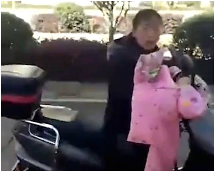 母親事承認用此種教育孩子方式不對。