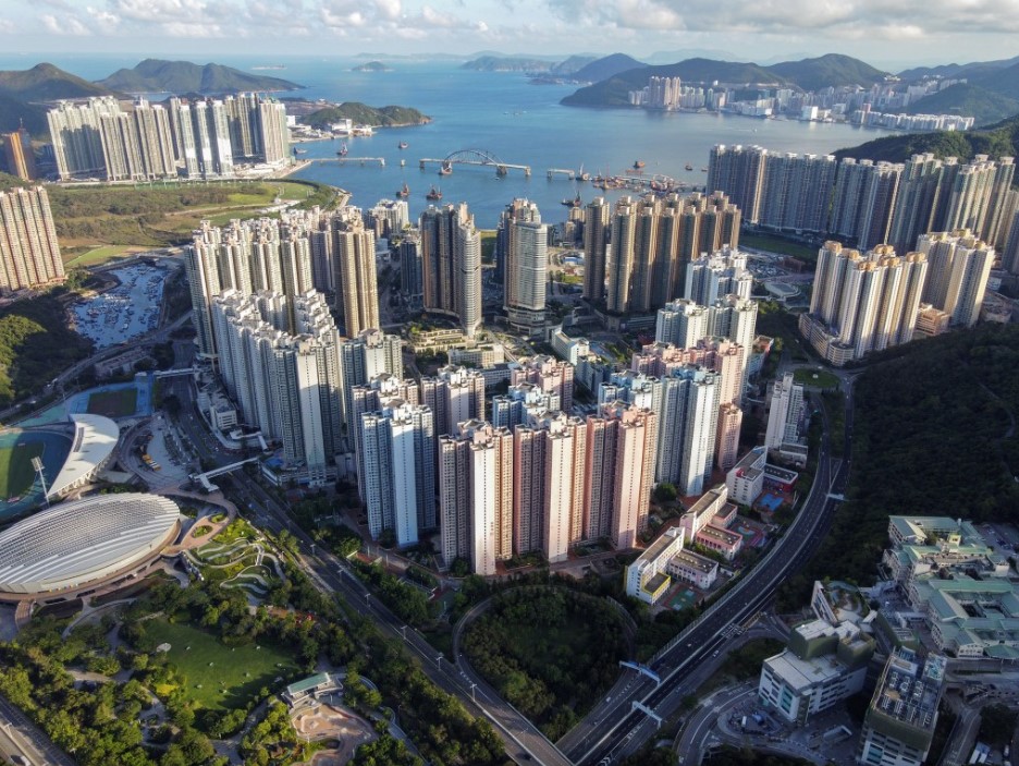 根据代理网站资料，现时将军澳区内其他私人屋苑如天晋、The Parkside、帝景湾等，车位月租普遍介乎4300元至5500元之间。