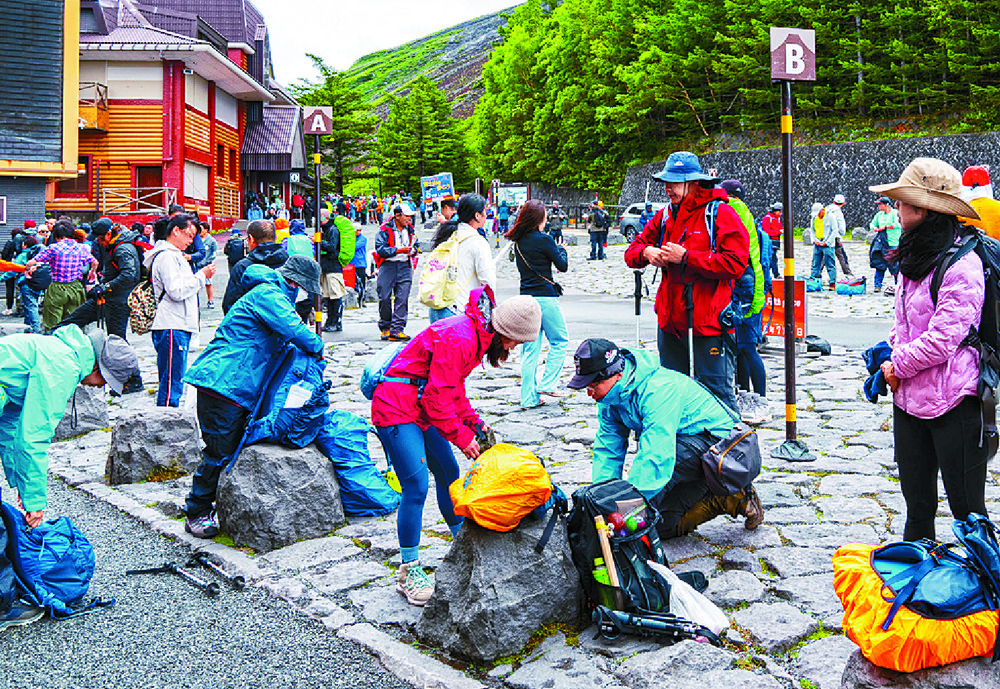 日本静冈县侧富士山开山5日已有4人罹难，超越五年平均数。路透社