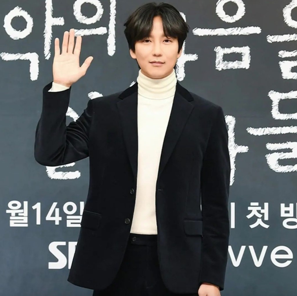 金南佶前年獲得韓國《福布斯》名人榜最具影響力公眾人物排名第17位。