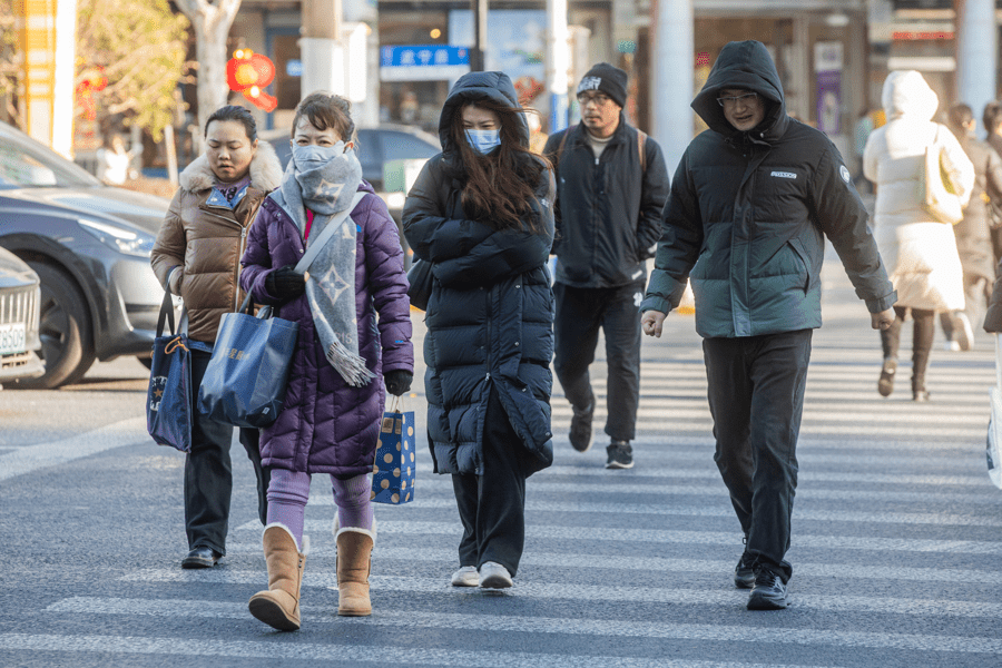 寒流南襲，寒衣先不要收起來。