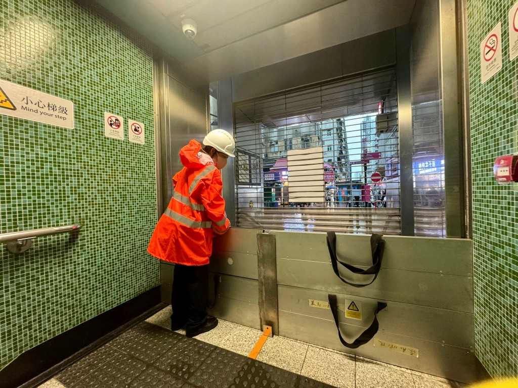 個別車站或者會因應情況關閉個別出入口以作防護措施。港鐵供圖 個別車站或者會因應情況關閉個別出入口以作防護措施。港鐵供圖