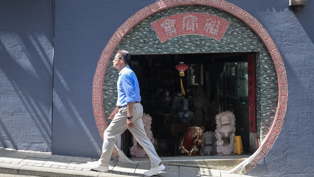 十一國慶︱節日帶動市面氣氛 陳茂波親身走訪「網紅」漫步路線：傳統與創新並重成消費關鍵
