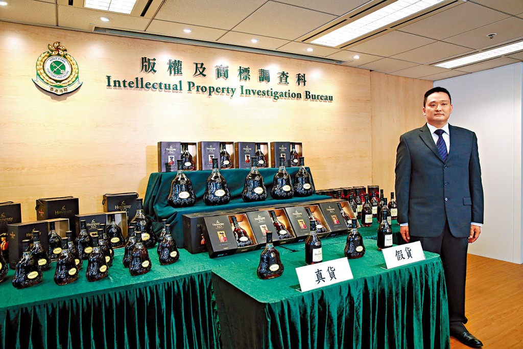海關版權及商標調查科高級調查主任周凱文，講述案情。
