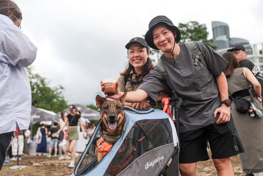 市民可以帶同寵物入場。 市民可以帶同寵物入場。