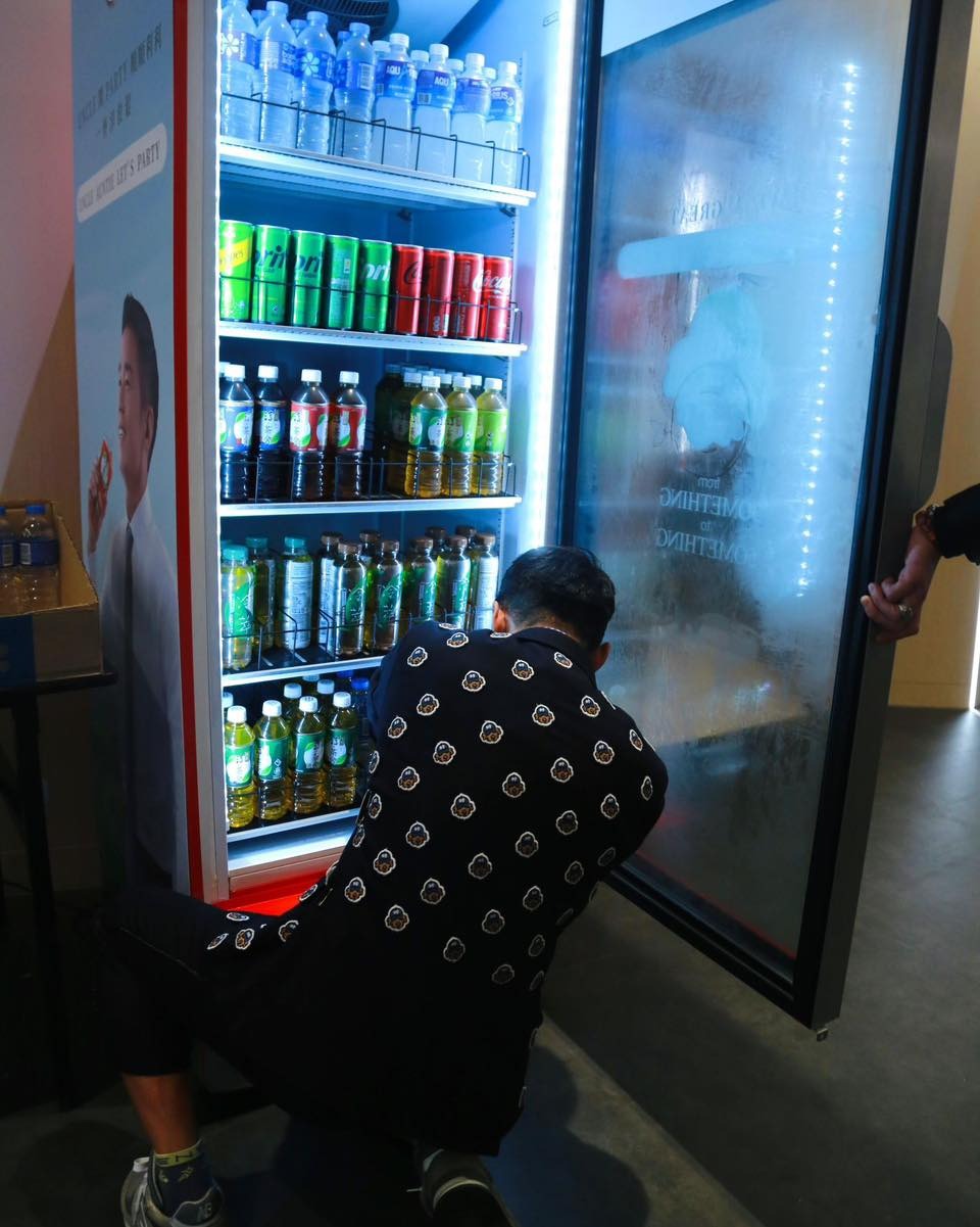 林海峰曾經出PO執飲品櫃。 林海峰曾經出PO執飲品櫃。