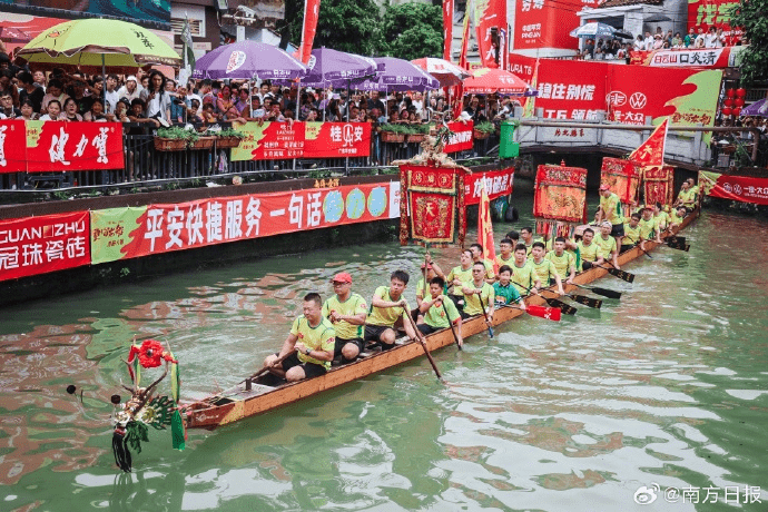 佛山疊滘龍船漂移大賽。 佛山疊滘龍船漂移大賽。