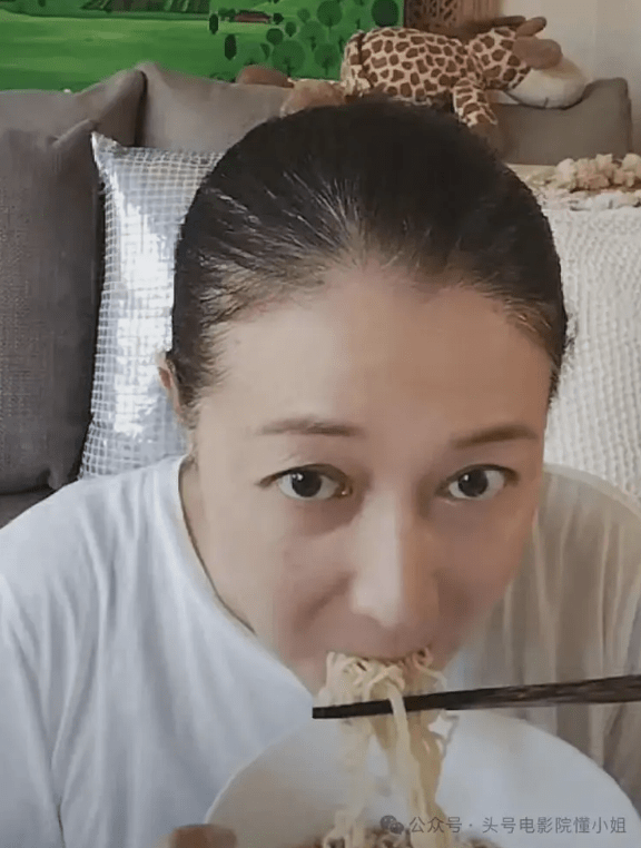 吳綺莉被指滿頭白髮。