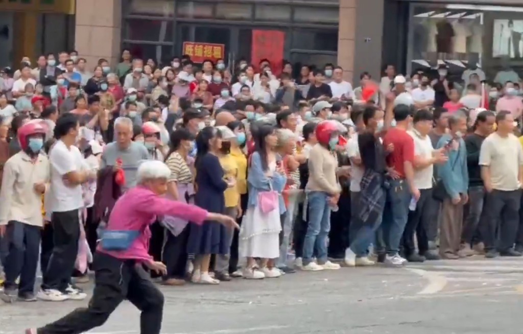 茂名信宜市不满建殡仪馆，警民爆发冲突多人受伤。