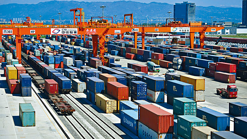 中國海關總署公布，以美元計，3月出口按年增14.7%，較預期的12.8%增長為佳。