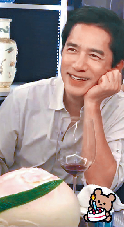 ■伟仔59岁生日，获太太及好友庆生。
