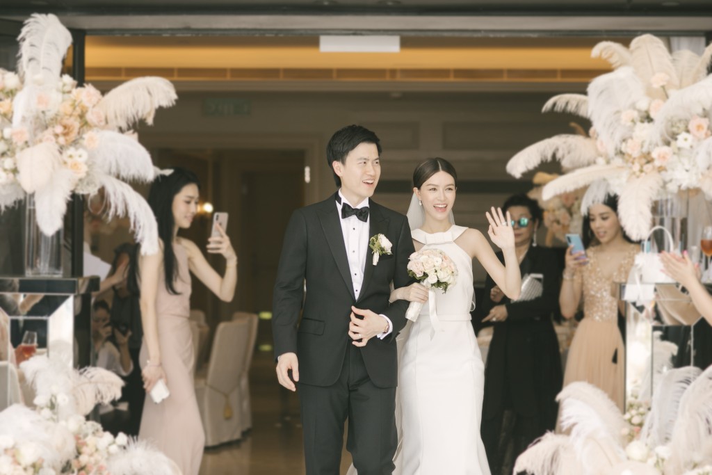 2019年9月，.Janice Man與吳啟楠率先在香港半島酒店進行註冊儀式。