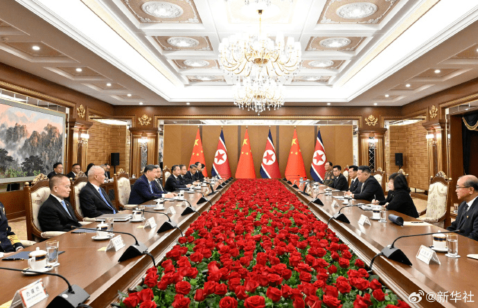 習近平訪朝與金正恩會談。 新華社 習近平訪朝與金正恩會談。 新華社
