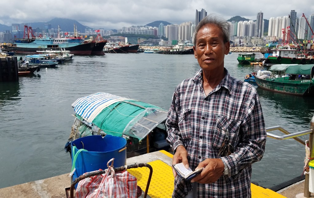 香港漁民近岸作業協會主席黎帶喜表示，現時全港有逾千艘遠洋船，現時有出海的只有「十隻、八隻」。 資料圖片