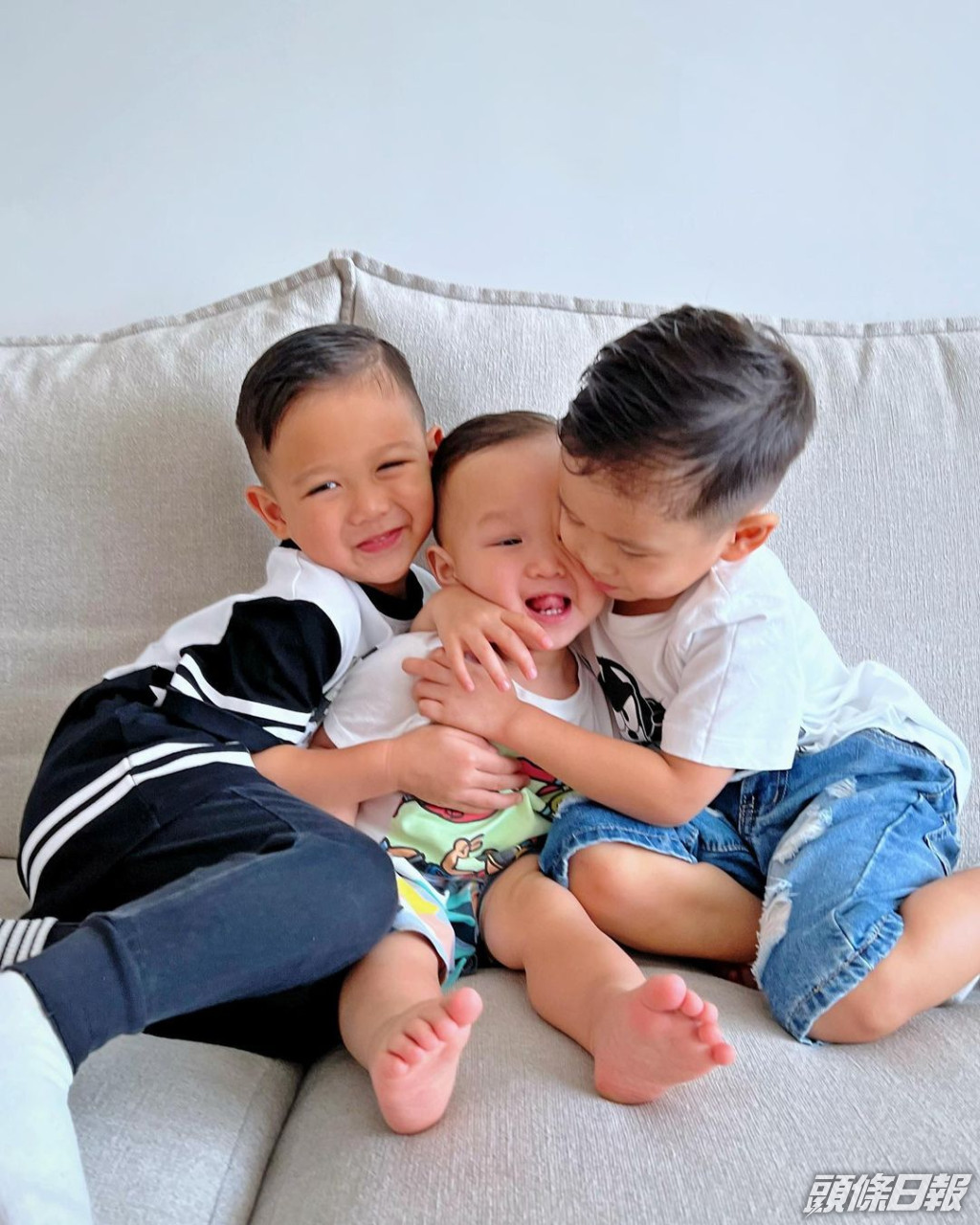 胡杏兒三位兒子近年成為網上小童星，深得網民喜愛。 