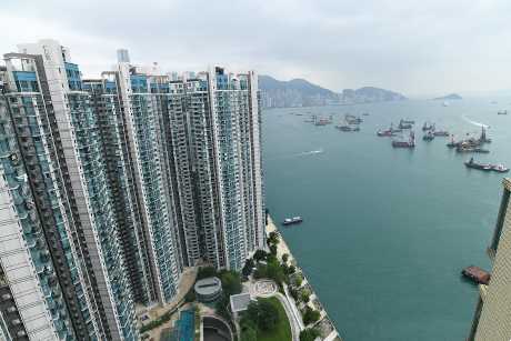 單位外望浪澄灣方向市景及旁邊海景。