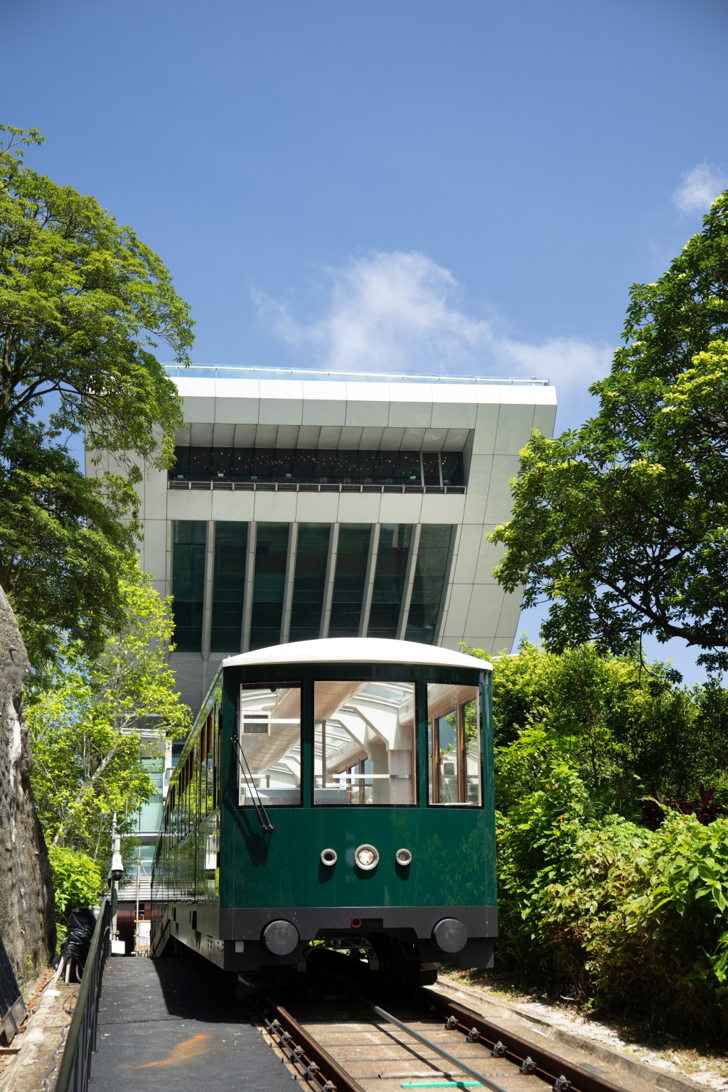 山頂纜車長者優惠套票 來回車票連凌霄閣摩天台入場$90 山頂纜車長者優惠套票 來回車票連凌霄閣摩天台入場$90
