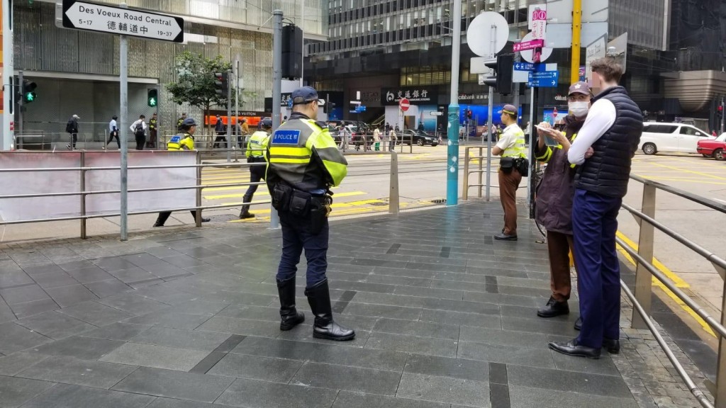 警方港島交通黑點展開執法行動。警方提供