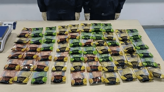 深圳海关查获60袋大麻水果软糖。