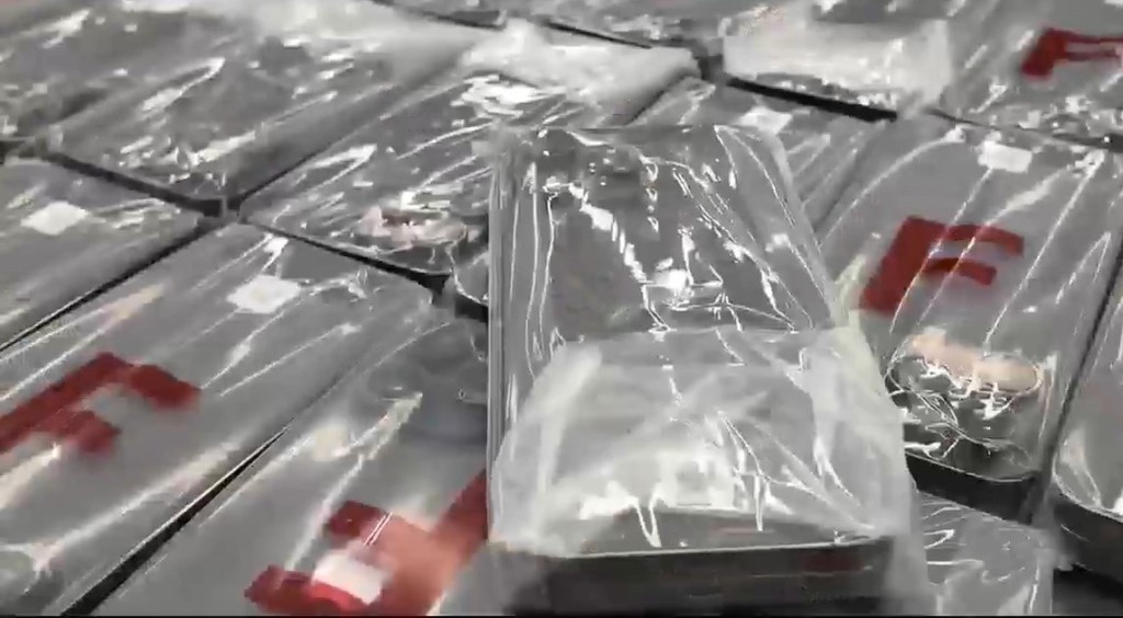 轮椅客北上过关被揭改装电池位藏86部旧电话。海关发布