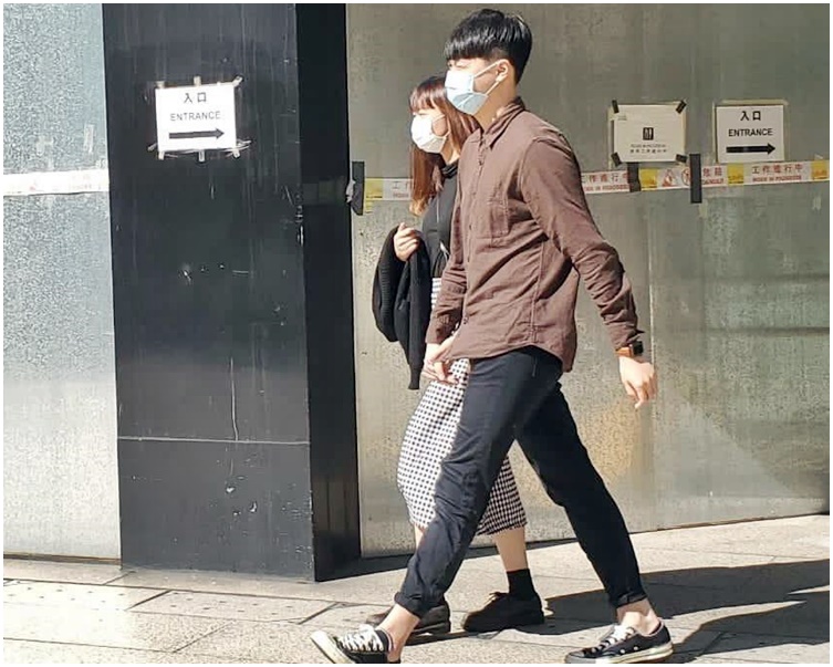 被告許智銳(啡衣)。資料圖片