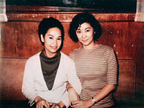 十八歲的黃夏蕙好靚女（左）和阮兆輝的親戚合照。