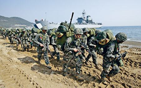 南韓海軍陸戰隊員參加美韓「鷂鷹 」聯合軍演。