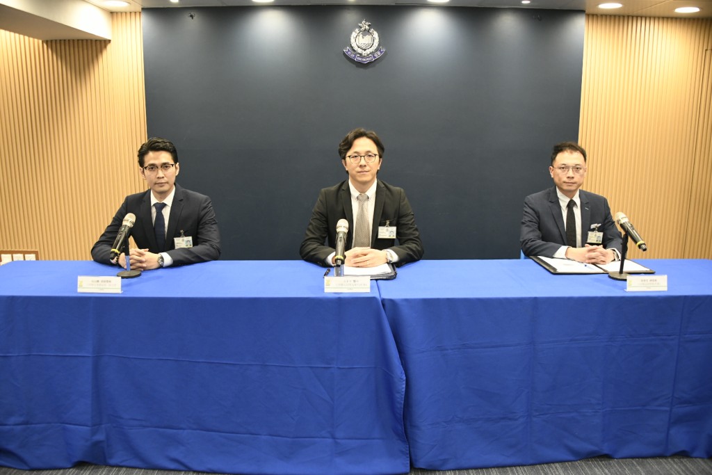 元朗警區助理指揮官(刑事)警司王子于(中)、刑事部總督察張晉堂(右)及督察吳冠麟(左) 元朗警區助理指揮官(刑事)警司王子于(中)、刑事部總督察張晉堂(右)及督察吳冠麟(左)