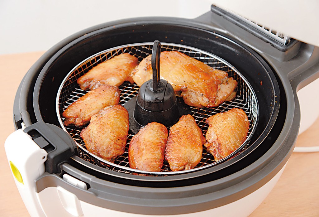 气炸锅是通过产生「梅纳反应」，令食物产生金黄色外皮和香脆口感。
　　