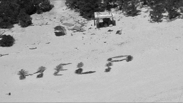 3名男子被困在一座太平洋荒島一個多星期，他們在白沙灘上用棕櫚葉拼出「救命」（HELP）字樣後獲救。美國海岸防衛隊圖片