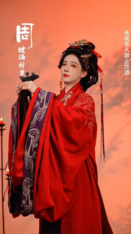 西安“不倒翁小姐姐”在抖音仍然活跃。 抖音