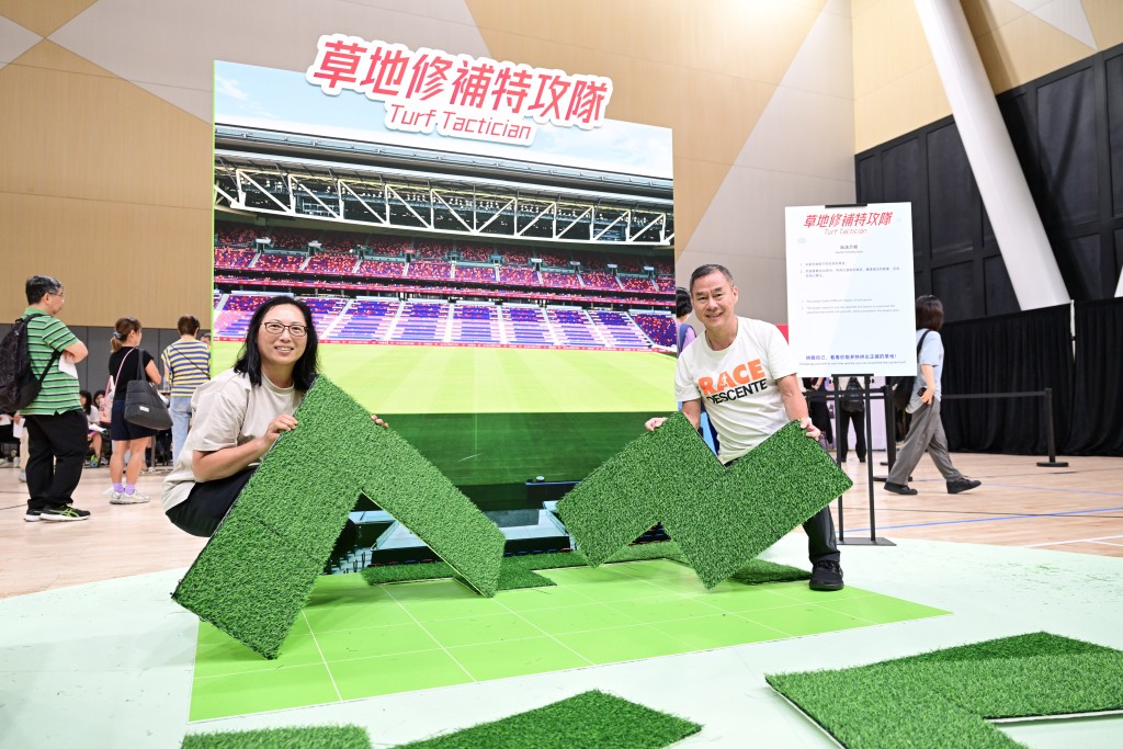 啟德體育園去年首辦大型招聘活動「Slasher Challenge 2025」,吸引超過1,600 人參加即場面試,反應熱烈、好評如潮,當中超過四成成功獲聘者來自東九龍地區,促進社區參與及「原區就業」。 啟德體育園去年首辦大型招聘活動「Slasher Challenge 2025」,吸引超過1,600 人參加即場面試,反應熱烈、好評如潮,當中超過四成成功獲聘者來自東九龍地區,促進社區參與及「原區就業」。