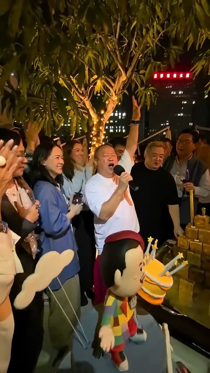 曾志偉非常開心。 曾志偉非常開心。