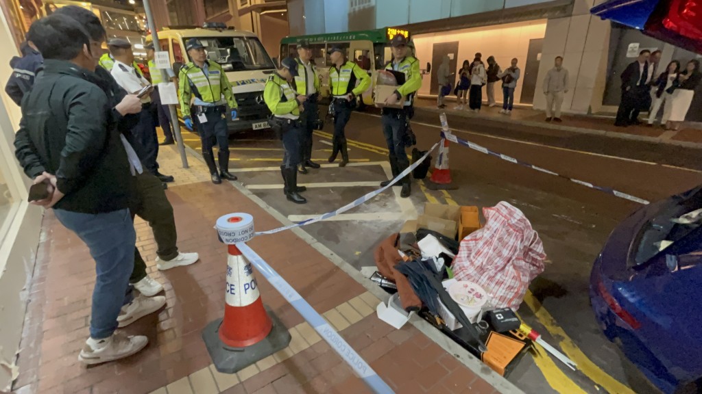 警員在車上搜出1.5公斤氯胺酮，另有一批依托咪酯及港幣假鈔。楊偉亨攝