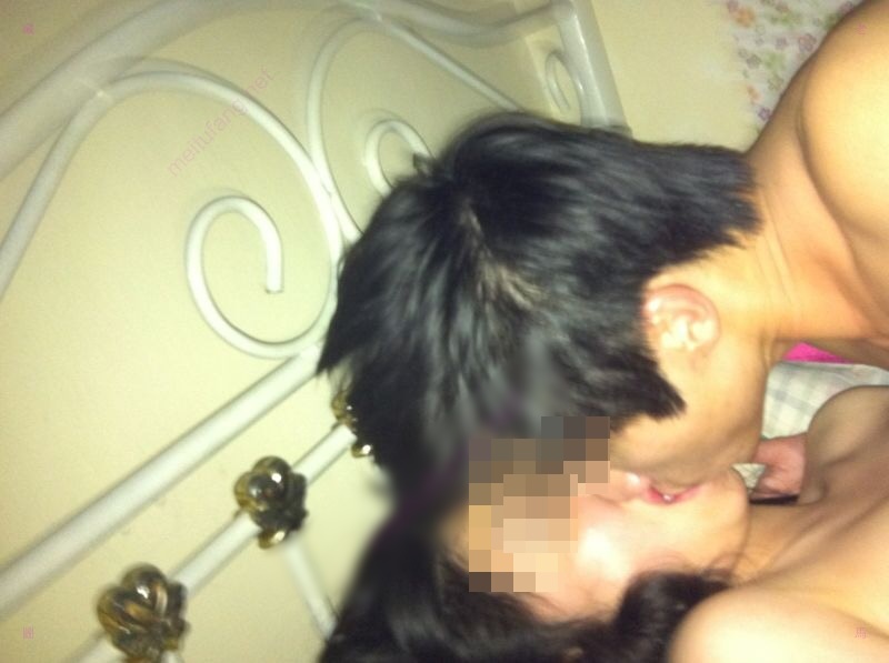 但也有网民指照片中的女子与Rose Ma不太相似。