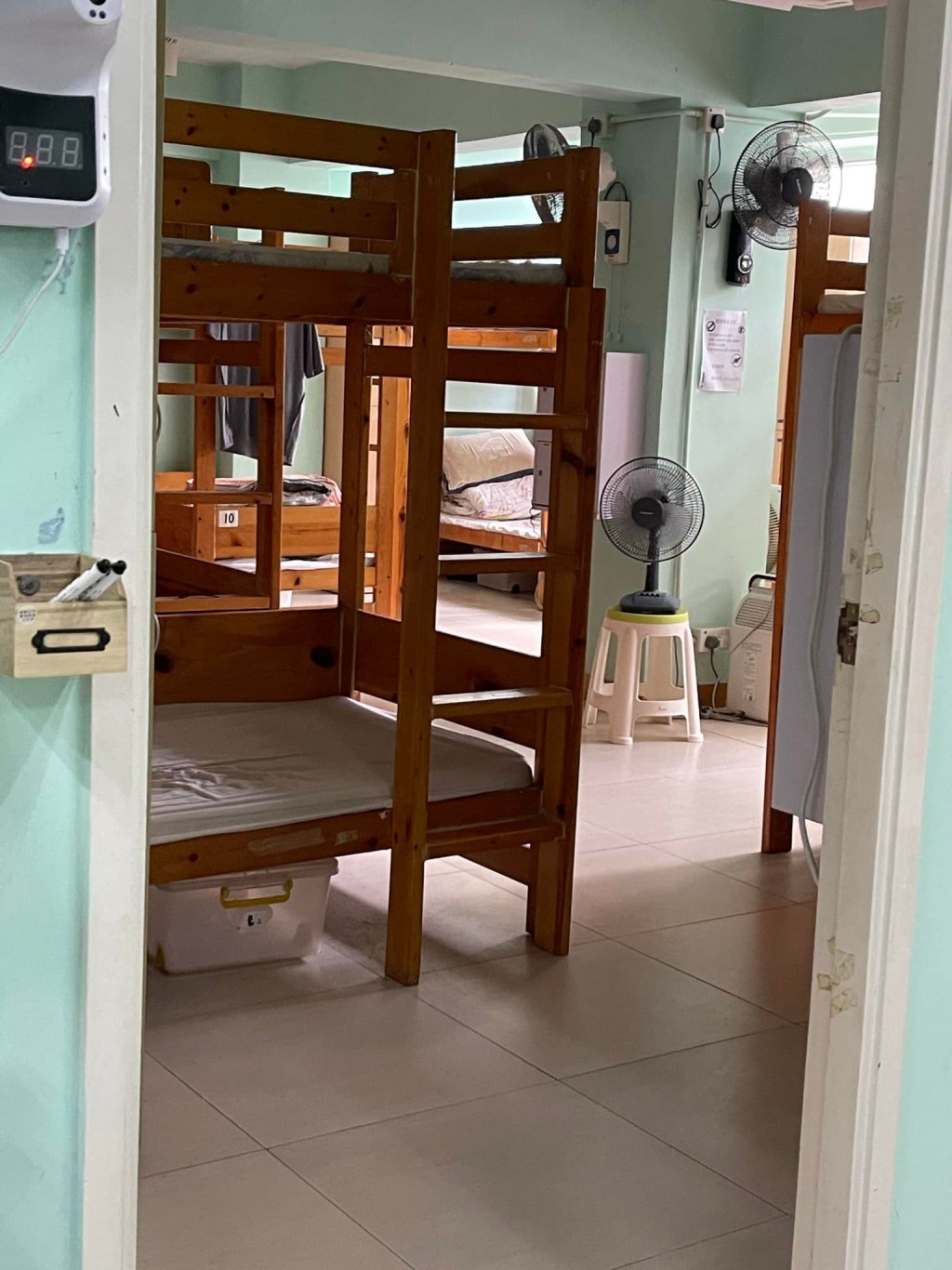 江玉歡指，有不少人居住在床位及板間房。江玉歡FB圖片