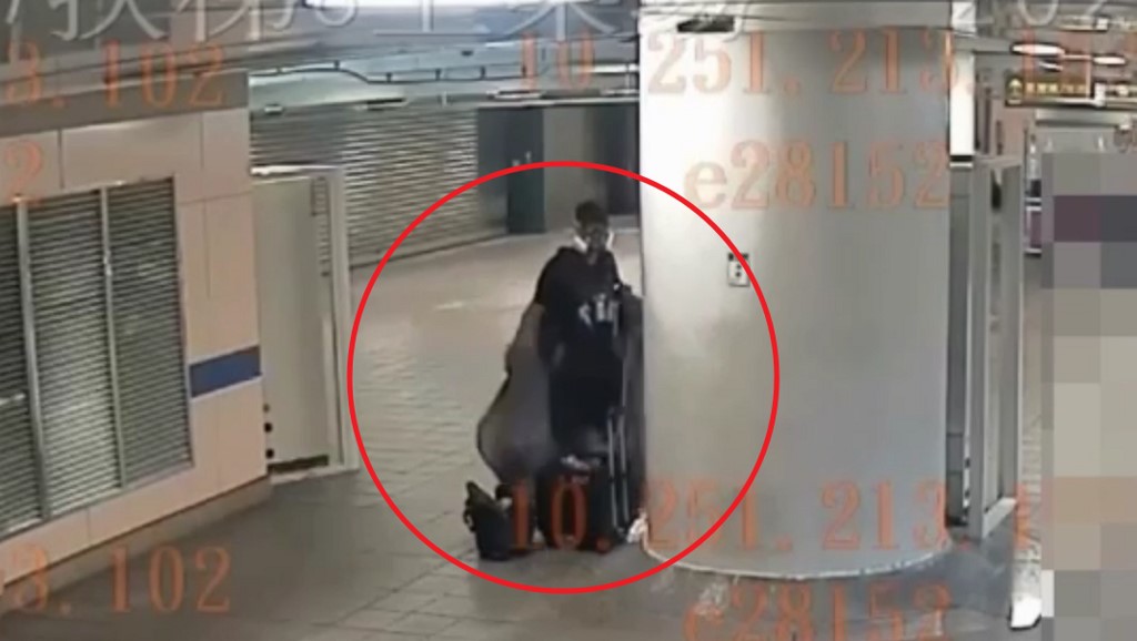 張文19日犯案時不斷換裝扮路人及使用不同交通工具逃走。中時