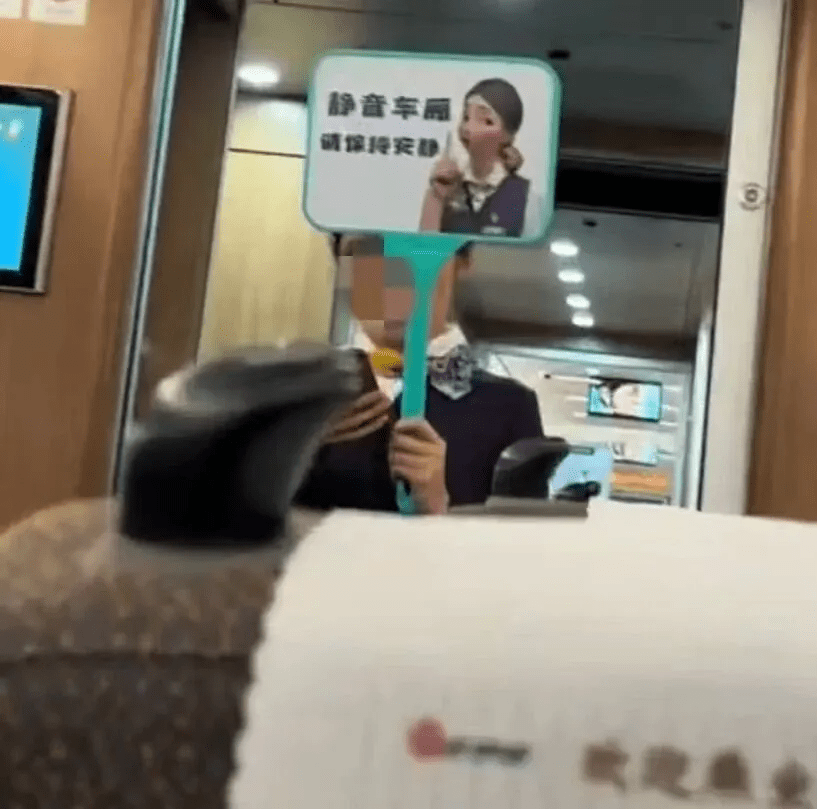 乘务员举牌提醒是否有效？