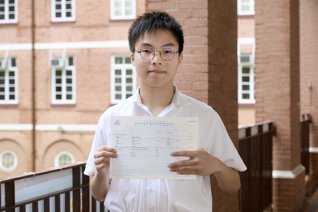 英皇書院超級狀元陶則然。 英皇書院超級狀元陶則然。