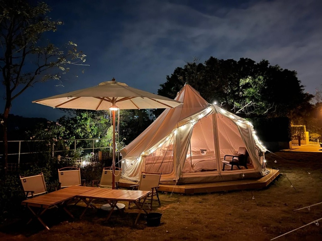 想感受馬灣夜色，不妨嘗試另類staycation，在小島山丘體驗野奢露營。（圖片來源：官方圖片）