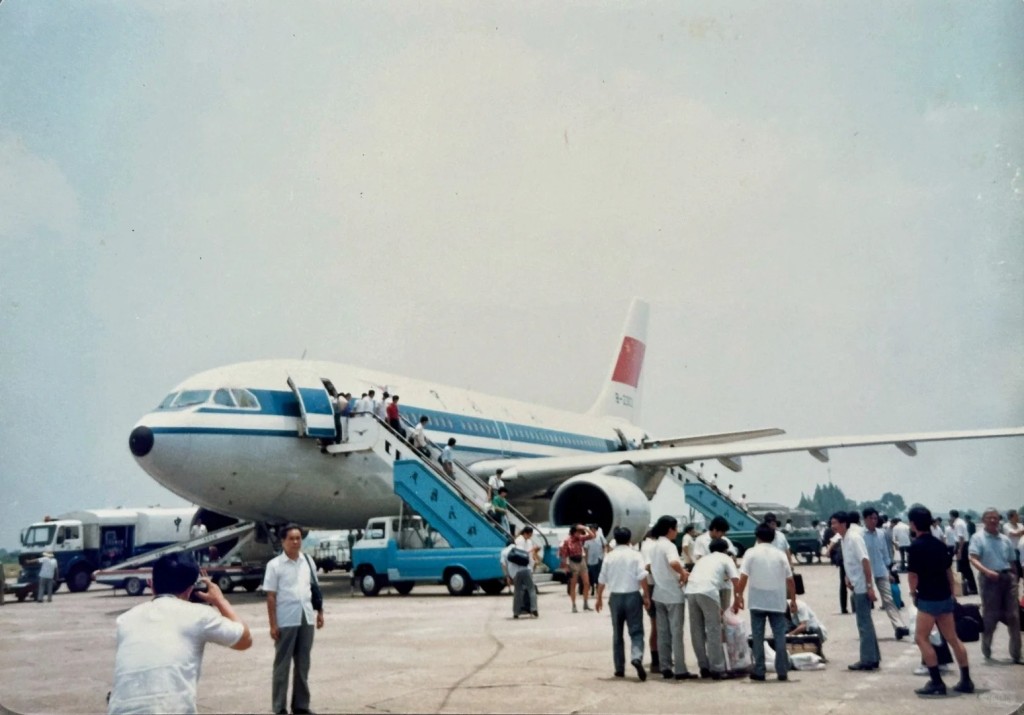 90年代的廣州白雲機場登機坪。小紅書