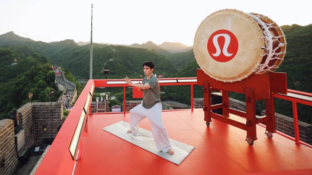 朱一龍太鼓風波，Lululemon長城活動被指用日本太鼓，涉虛假宣傳惹議。
