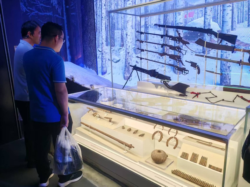 整個展廳面積1.22萬平方米,包括展出文物、檔案,以及部分首次展出的歷史影像等。楊浚源攝 整個展廳面積1.22萬平方米,包括展出文物、檔案,以及部分首次展出的歷史影像等。楊浚源攝