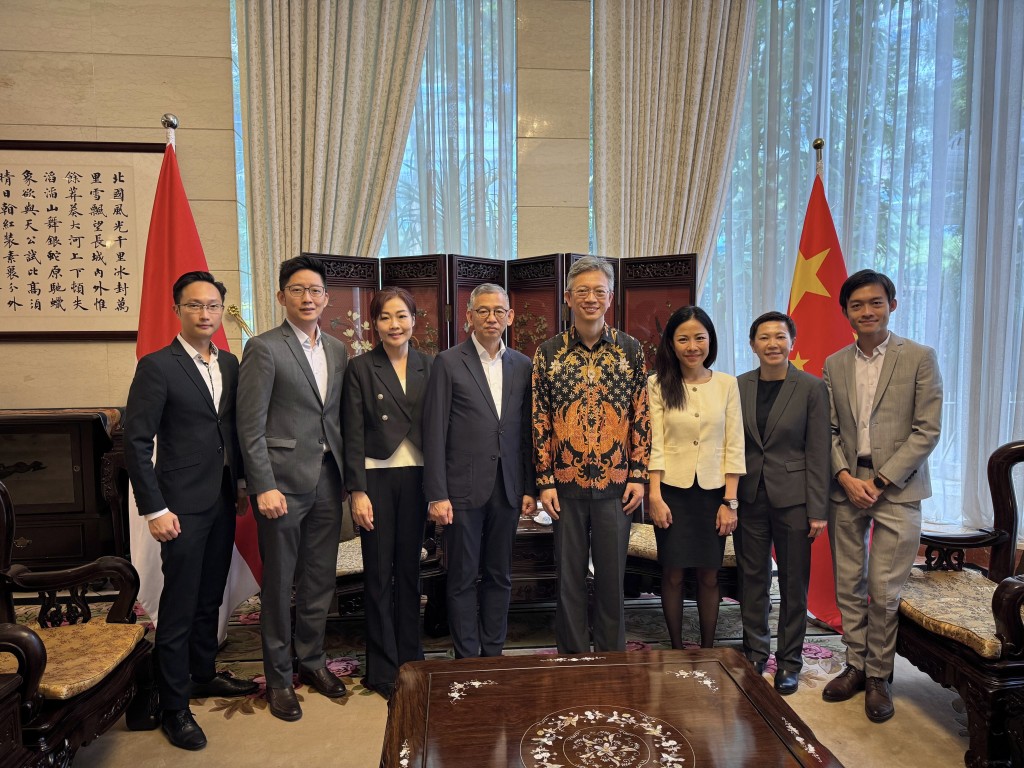 廉署代表團拜訪中國駐印尼特命全權大使王魯彤(右四)。 廉署代表團拜訪中國駐印尼特命全權大使王魯彤(右四)。