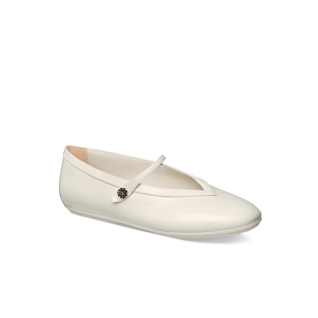 Dior New Ballet Flats/$7,900，平底設計加上柔軟皮革，舒適質感正是設計重點。